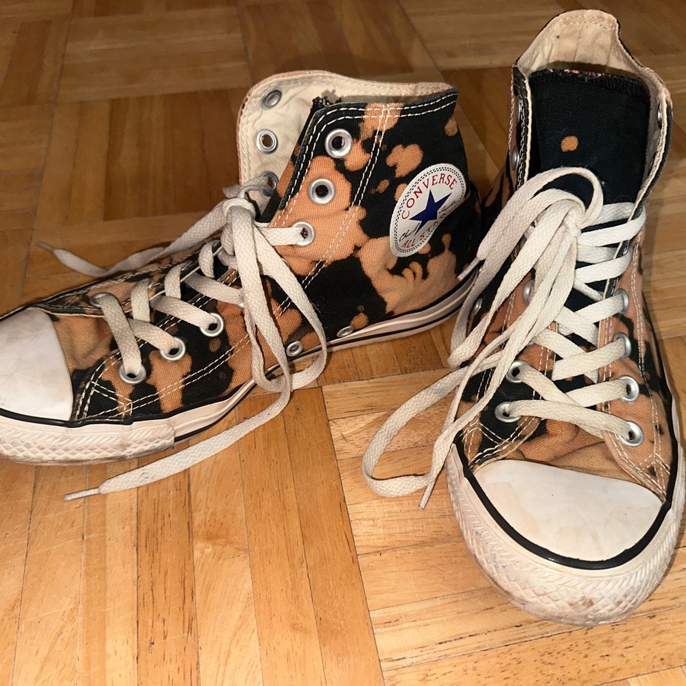 Bleach wash converse high tops. Women’s Size 9